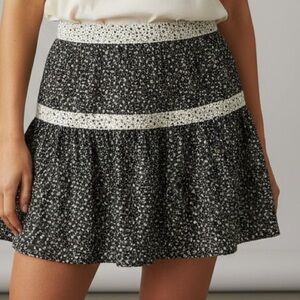 NWT Hem & Thread Black and White Floral Mini Skirt